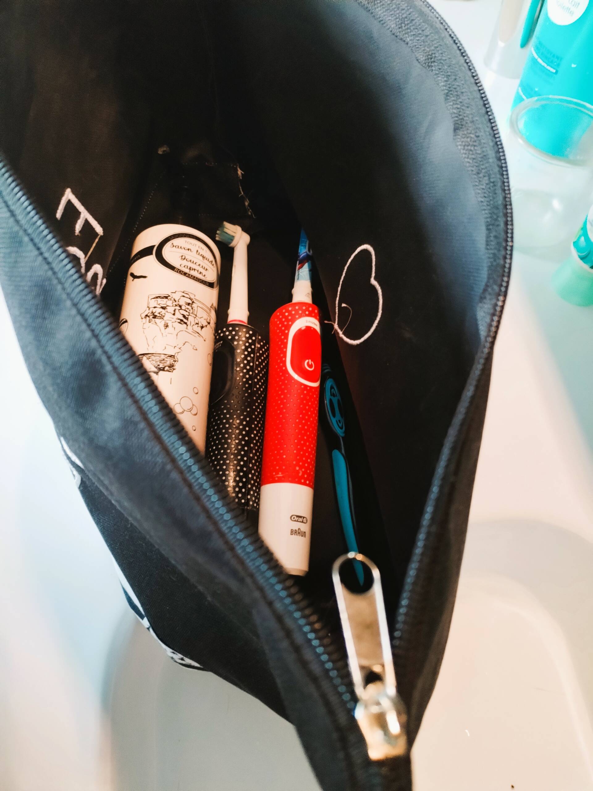 Trousse toilette XXL famille personnalisée – Image 4